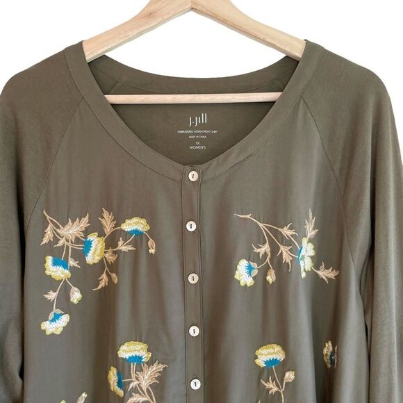 J Jill Embroidered Button Down Top 100% Rayon - Picture 2 of 6